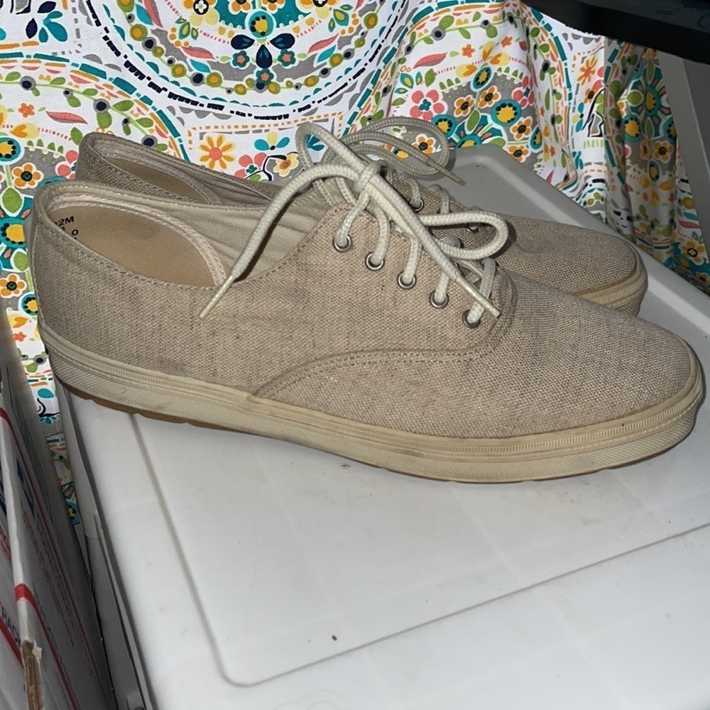 10 women’s keds tan canvas laces up sneakers